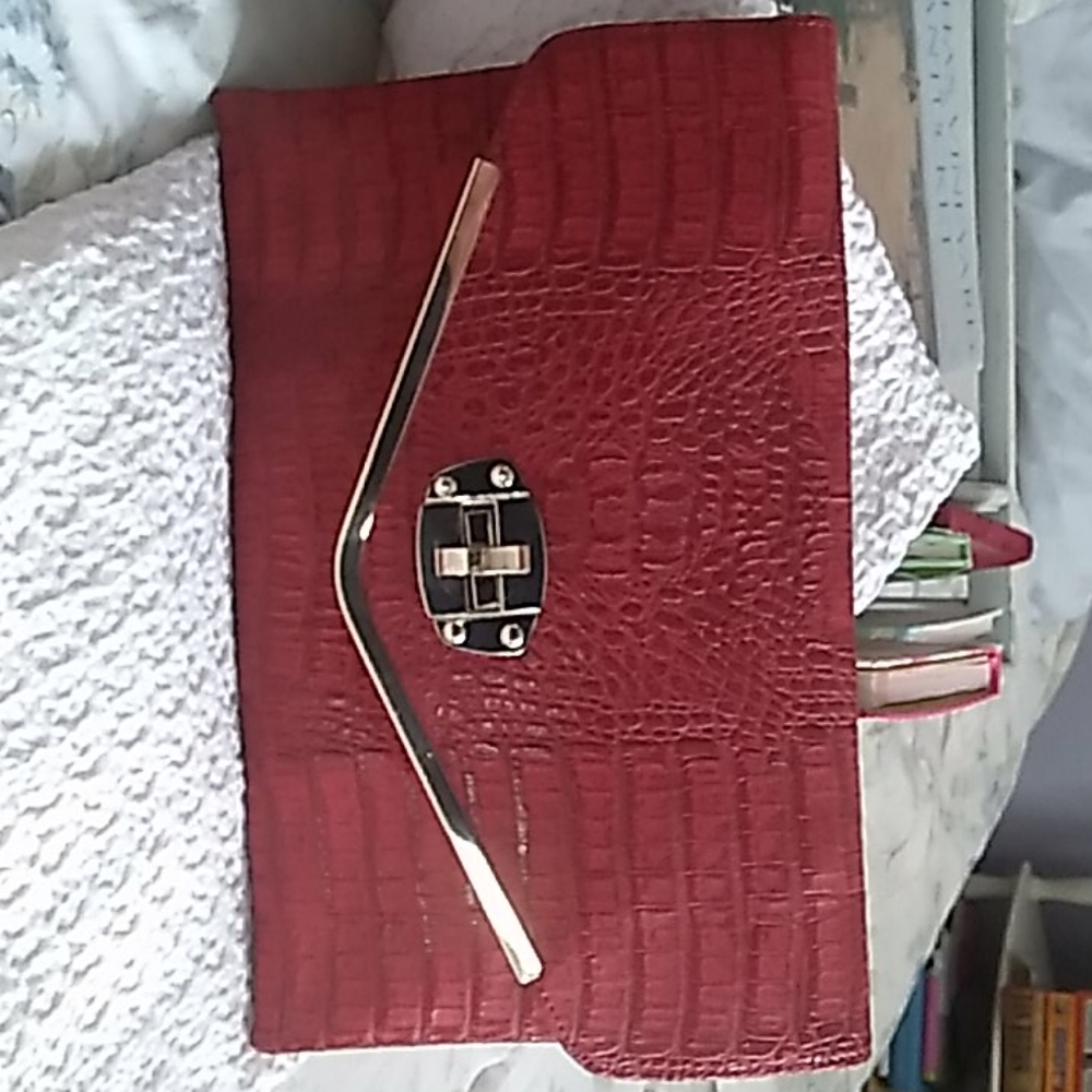 Women's clutch lovely, sharp day to evening